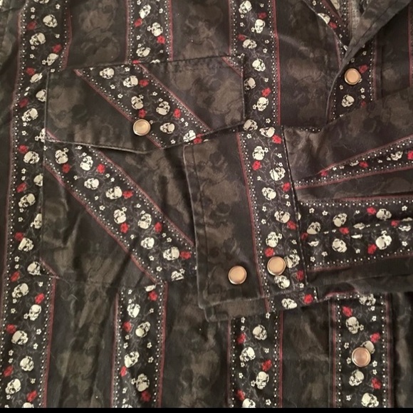 Unique Skull Snap Shirt - Picture 7 of 14